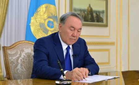 Президенттің өкілеттігі: Назарбаев Конституциялық кеңеске өтініш берді