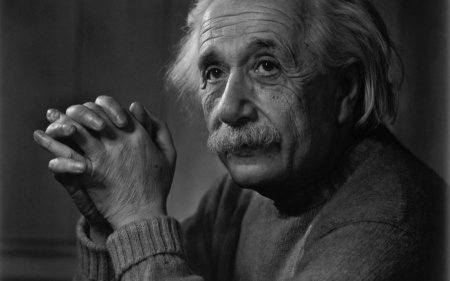 Эйнштейн: "Қиял білімнен де артық"