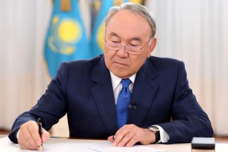 Нұрсұлтан Назарбаев «Nur Otan» партиясы Саяси кеңесінің бюросын шақыру туралы қаулыға қол қойды
