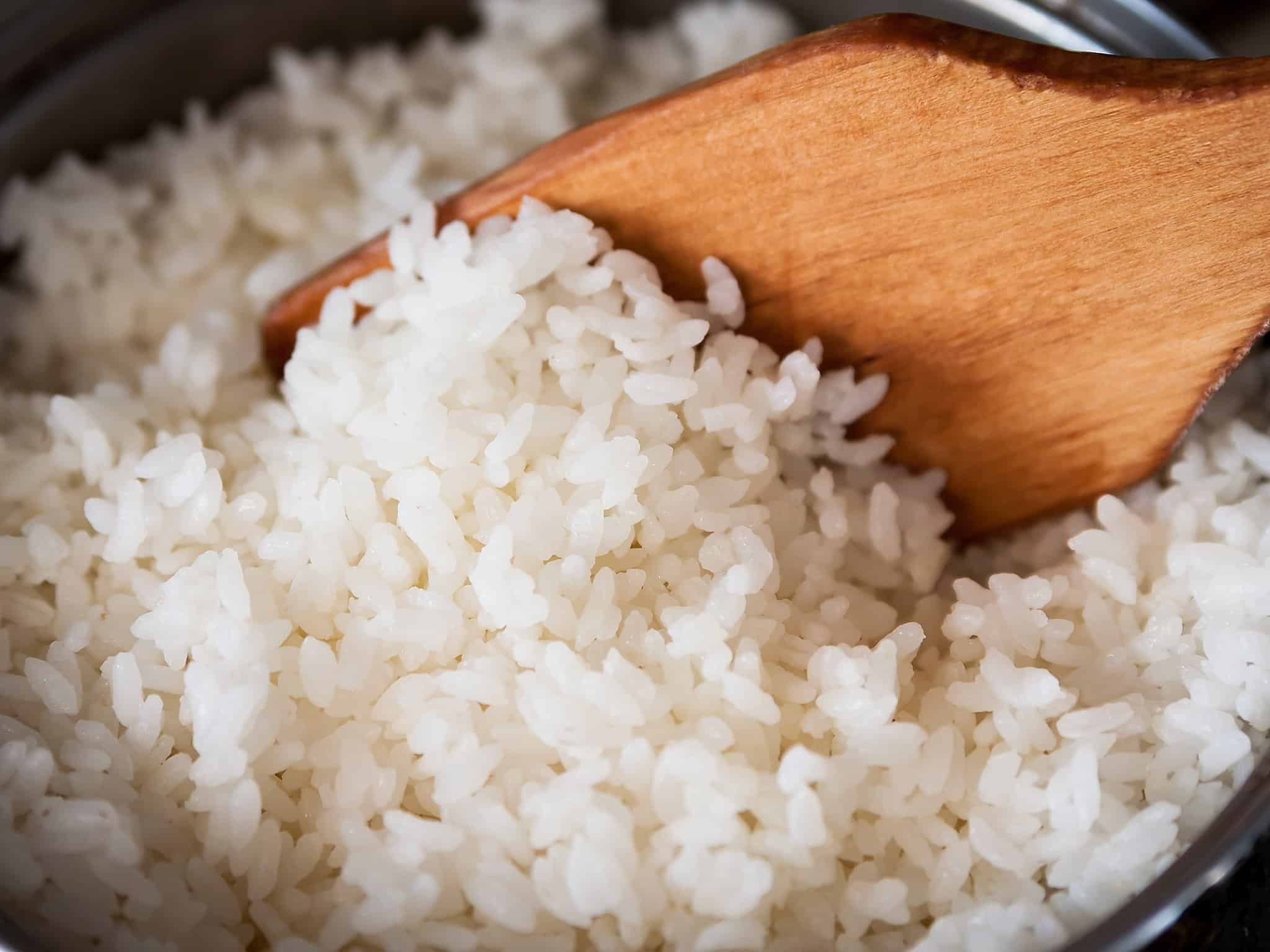 Рецепт рассыпчатого риса с морковью. Рис отварной рассыпчатый. Рассыпчатый рис басмати. Рис припущенный. Рис Shinaki.