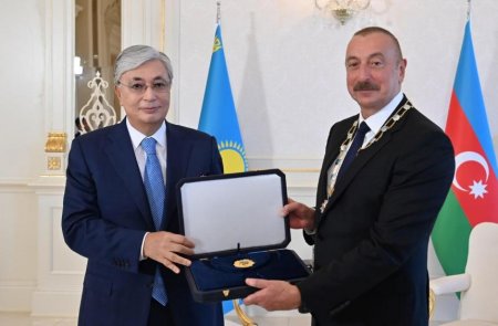 Тоқаев Әзірбайжан президентін "Алтын Қыран" орденімен марапаттады
