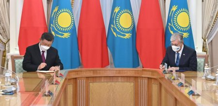 Президент Қасым-Жомарт Тоқаев ҚХР Төрағасы Си Цзиньпинмен кездесті