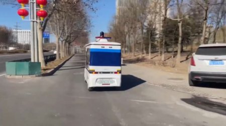 Қытайда полицияның робот көлігі сынақтан өткізілді