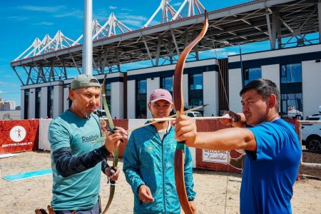 Қазақстандық садақшылар Дүниежүзілік көшпенділер ойындары өтетін алаңда жаттығуда