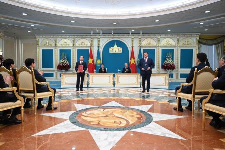Қазақстан Президенті Қасым-Жомарт Тоқаев пен Вьетнам Коммунистік партиясы Орталық комитетінің Бас хатшысы То Лам келіссөздер қорытындысы бойынша Бірлескен мәлімдеме қабылдады