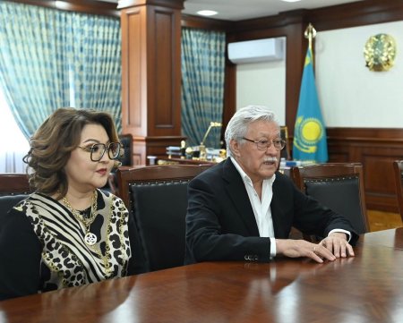 Облыс әкімі Қазақстанның халық әртісі Досхан Жолжақсыновпен кездесті