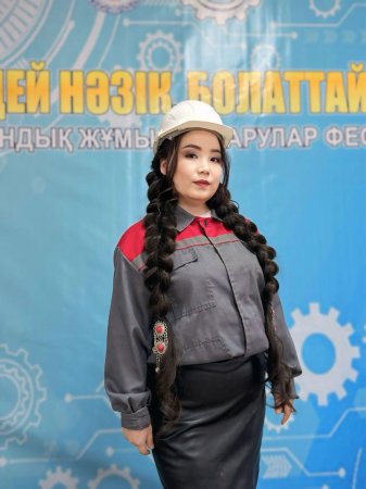 Сым тартқан сұлу