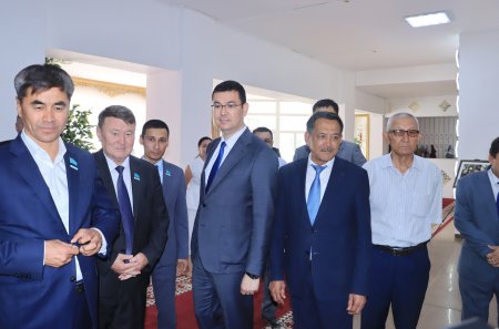 Аудан әкімі ақ халатты абзал жандарды кәсіби мерекемен құттықтады