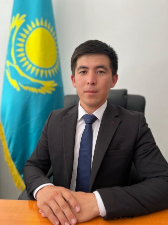Жас мемлекеттік қызметкер