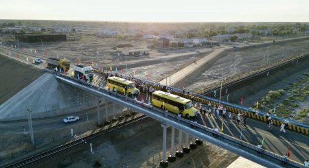 Жаңақорғанда теміржол арқылы өтетін аспалы көпір пайдалануға берілді