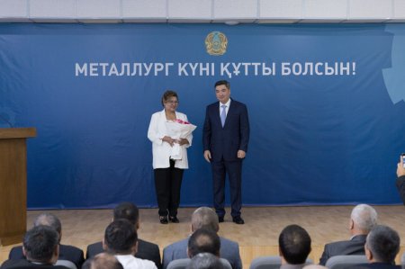 Премьер-министр кәсіби мерекесіне орай металлургтерге Президент атынан мемлекеттік наградалар табыс етті