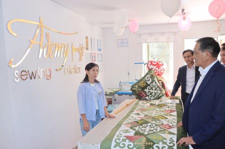 Аудан әкімі «Әдемі» тігін шеберханасының жұмысымен танысты
