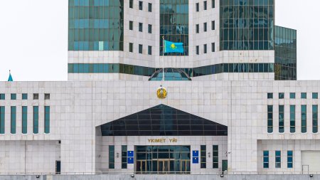 22 Тамыз 2025, 08:30   2024 жылғы Президент Жолдауы: автожолдарды жаңғырту, әуежайлар салу және Транскаспий бағыты қалай дамуда