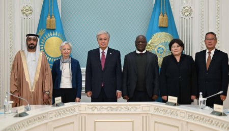 Қасым-Жомарт Тоқаев «Бейбітшілік пен құқыққа негізделген болашақ» атты конституциялық сот төрелігінің халықаралық форумына қатысушылармен кездесті