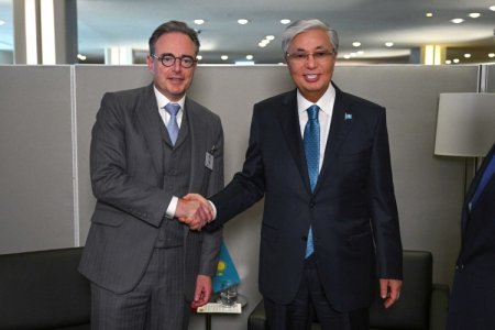 Мемлекет басшысы Бельгия Премьер-министрі Барт де Вевермен кездесті