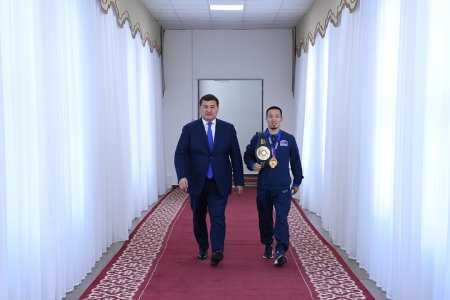 Әлем чемпионы Айдос Сұлтанғалиға пәтер, көлік сыйға берілді