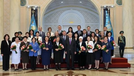 Қызылордалық ғалым президенттің қолынан "Парасат" орденін алды