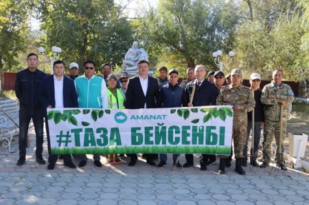 Таза бейсенбі: сырдариялық аманаттықтар «тағзым» алаңын тазалады