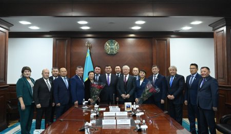 Аймақ басшысы мәслихат төрағаларымен  кездесті