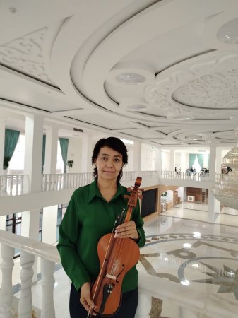 Өнері үлгі,  білімі құнды қобызшы