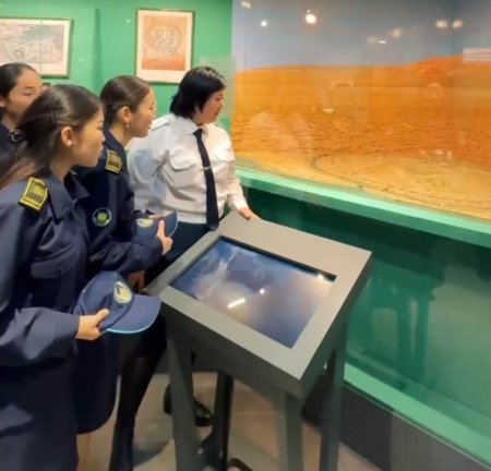 Жас сақшылар облыстық тарихи-өлкетану музейіне экскурсия жасады