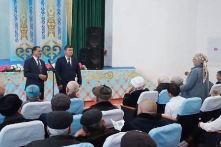 Аудан әкімі айдарлы, жетікөл, аманкелді ауылының тұрғындарымен кездесті