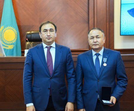 Жол саласының үздік қызметкерлері марапатталды