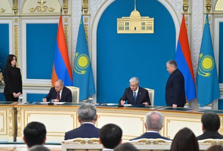 Пашинянды Сырдариямен  не байланыстырады?