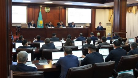 Қанат Бозымбаев келесі жылдың вегетациялық кезеңінің тәуекелдерін талқылады