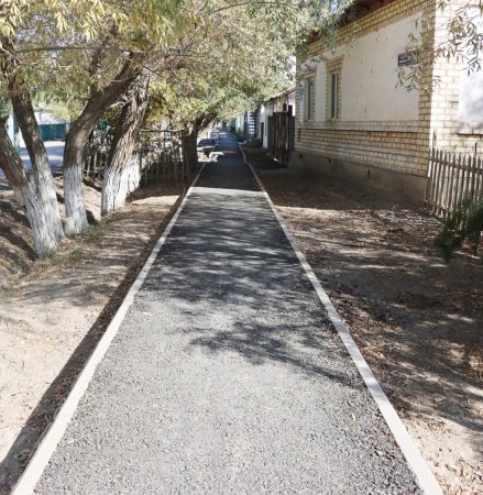 Жаяу жүргіншілерге жол салынып, көше абаттанды