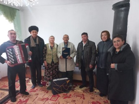 Бесарықтық қарттар –сексеннің төрінде