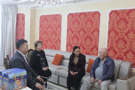 Бас дәрігер ардагерлерді мерекемен құттықтады