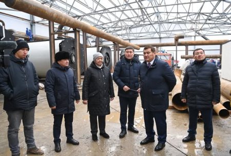 Аймақ басшысы сол жағалаудағы автономды блок-модулді қазандық құрылысымен танысты