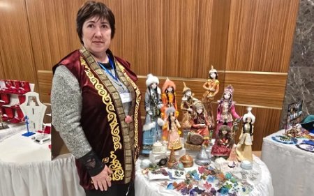 Қуыршақ ойыншық қана емес, ұлттық киімді, тарихты дәріптейтін құрал – шебер