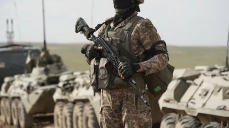 Тоқаев әскерде әлімжеттікке, бұзақылыққа, рушылдыққа орын жоқ екенін айтты