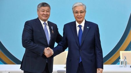 Ұлттық құрылтай: Тоқаев бір топ азаматты мемлекеттік наградамен марапаттады