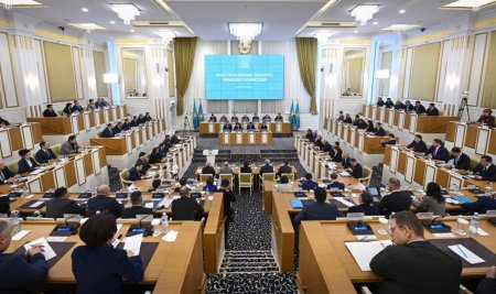 Конституциялық комиссия түзетулер жобасын талқылауға кірісті