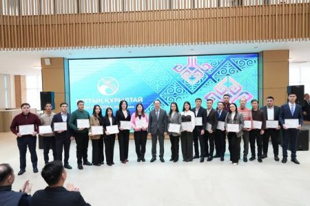 Жауапты кезеңде қажырлы еңбегі еленген мамандар марапатталды