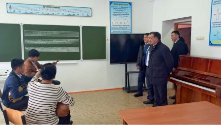 Шаған ауылындағы өнер мектебінің жұмысымен танысты