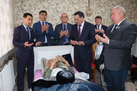 Қадірлі қарияға – айрықша құрмет: ауданның бас ақыны тоқсанға толды