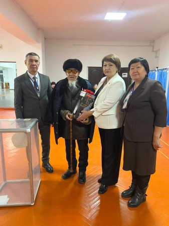 Кент әкімін сайлауға келген Ұлы Отан соғысының ардагері алғаш болып таңдау жасады