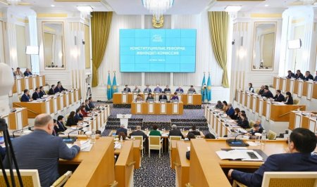 Халық сенімі мен болашағы тұр