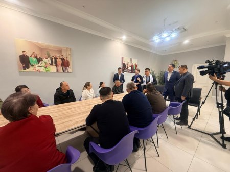 «Ақ жол» партиясы өкілдері кәсіпкерлермен кездесті