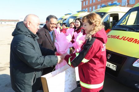 Аудан әкімі жедел жәрдем қызметкерлерін мерекемен құттықтады
