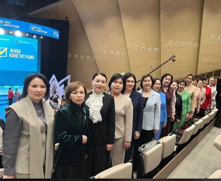 Көшбасшы әйелдер жаңа Конституцияны қолдады
