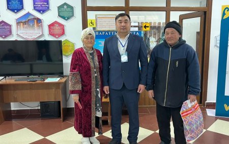 Барлық референдум учаскелерінде алғашқы дауыс берушілерге арнайы сыйлықтар берілуде