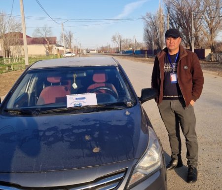 Өтіп жатқан референдум барысында автоволонтерлар қызмет көрсетуде