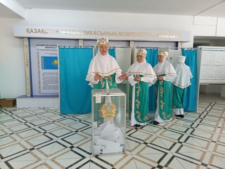 Бесарық ауылының әжелер ансамблі референдумға белсене атсалысты