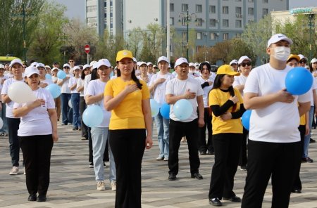 «Денсаулыққа бiрге! Ғылыммен бiрге!» ұранымен жаппай дене жаттығуы мен флешмоб ұйымдастырылды