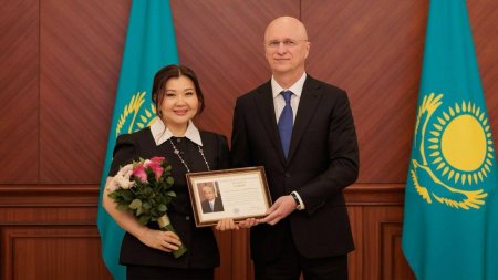 Роман Скляр Таяу авиация саласының өкілдеріне наградалар табыстады